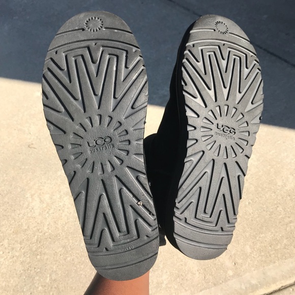 COPY - Black Mini Bailey Bow Uggs - Picture 3 of 3